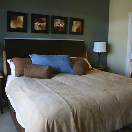 Painted Boat Resort Spa And Marina Madeira Park Habitación foto