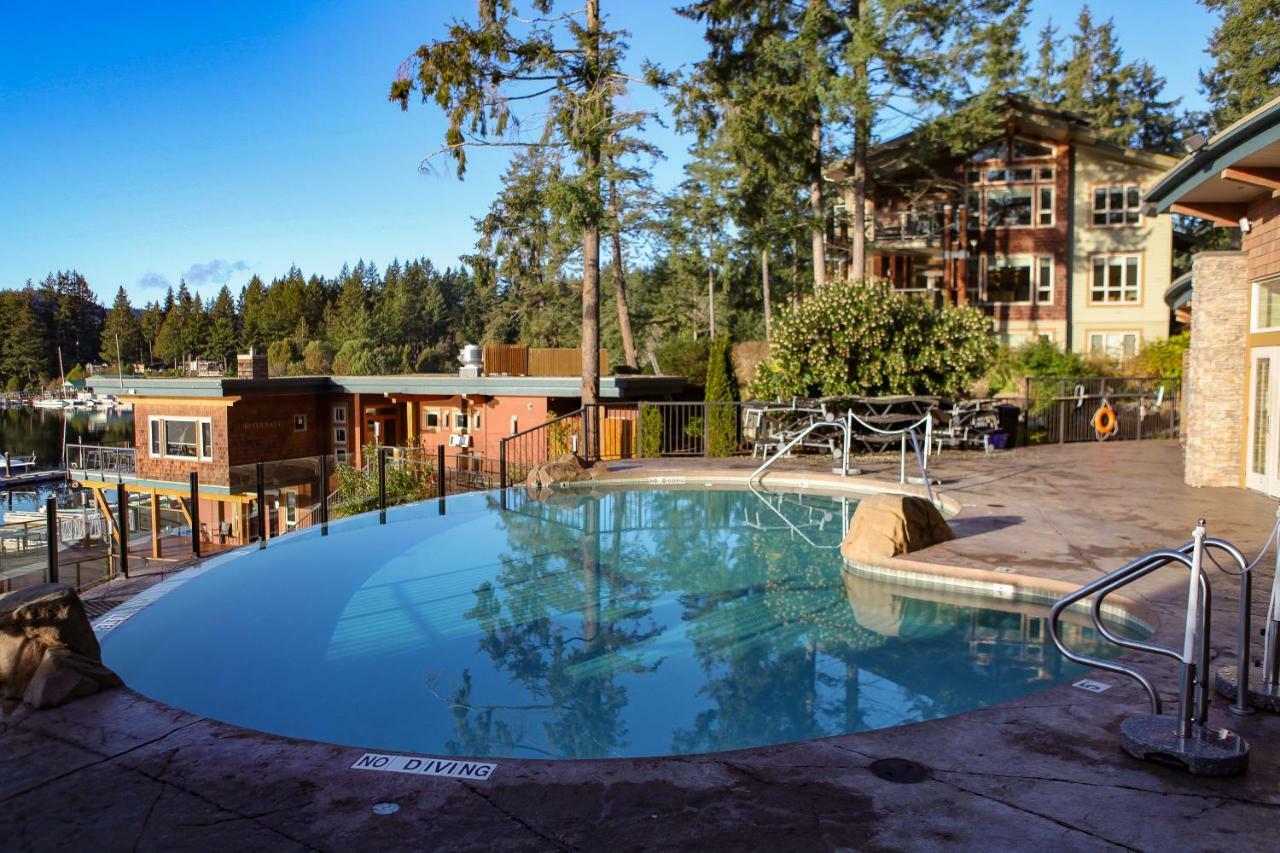 Painted Boat Resort Spa And Marina Madeira Park Exterior foto