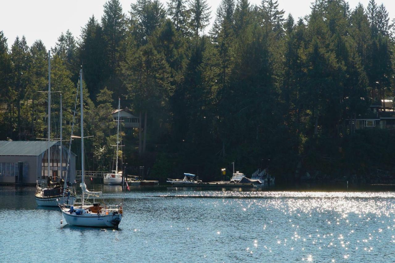 Painted Boat Resort Spa And Marina Madeira Park Exterior foto